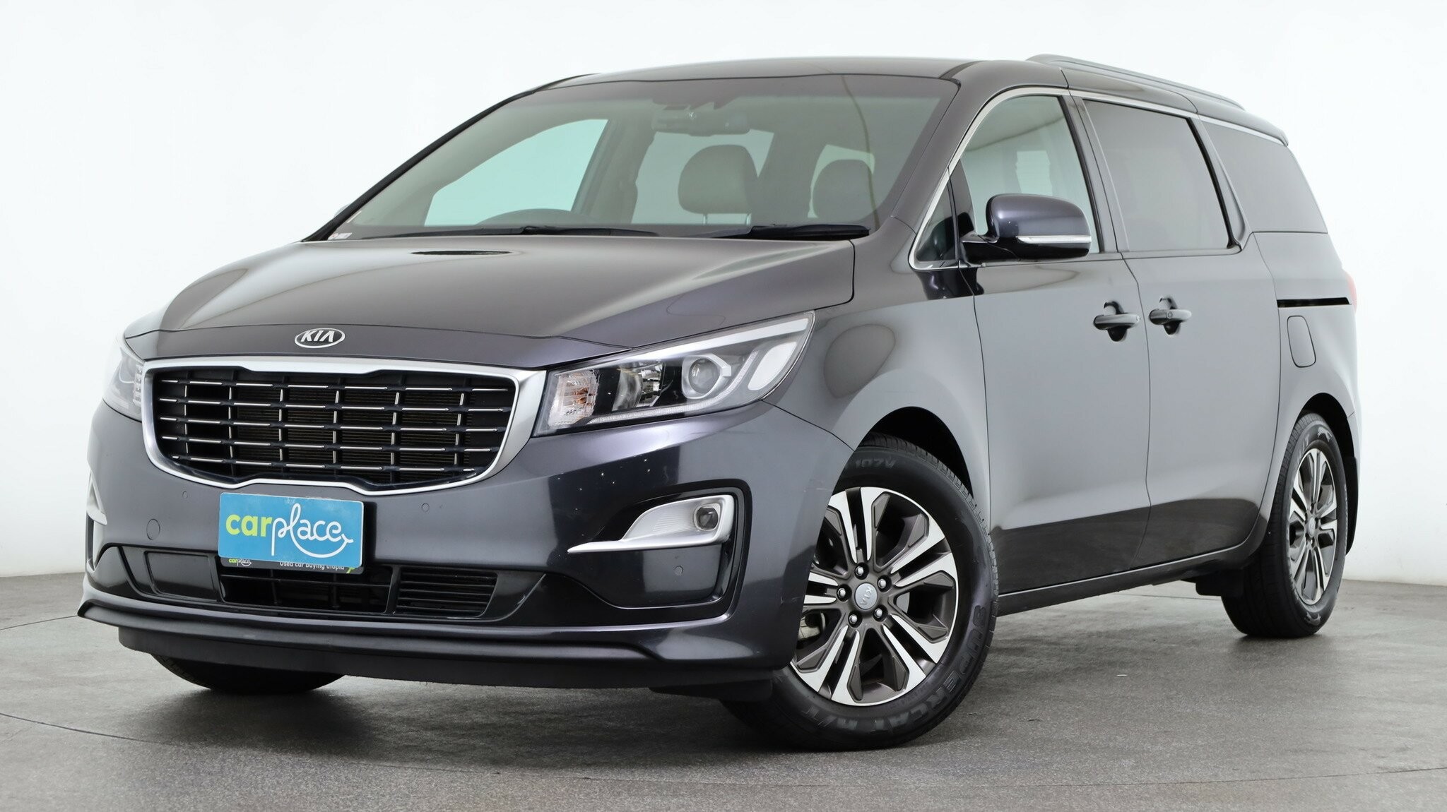 Kia Carnival image 1