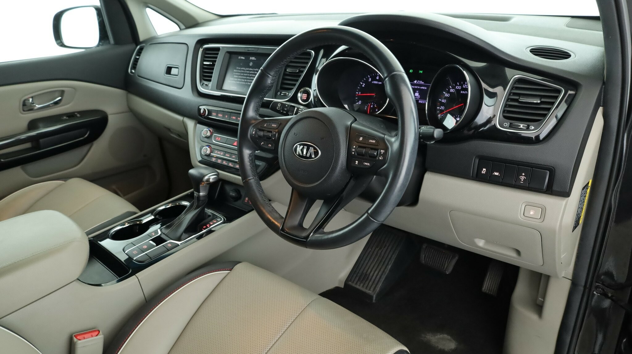 Kia Carnival image 4