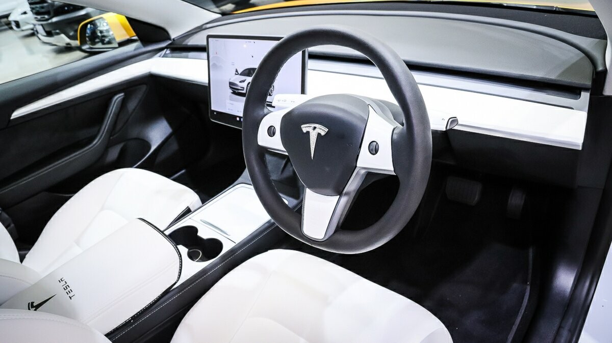 Tesla Model 3 image 4