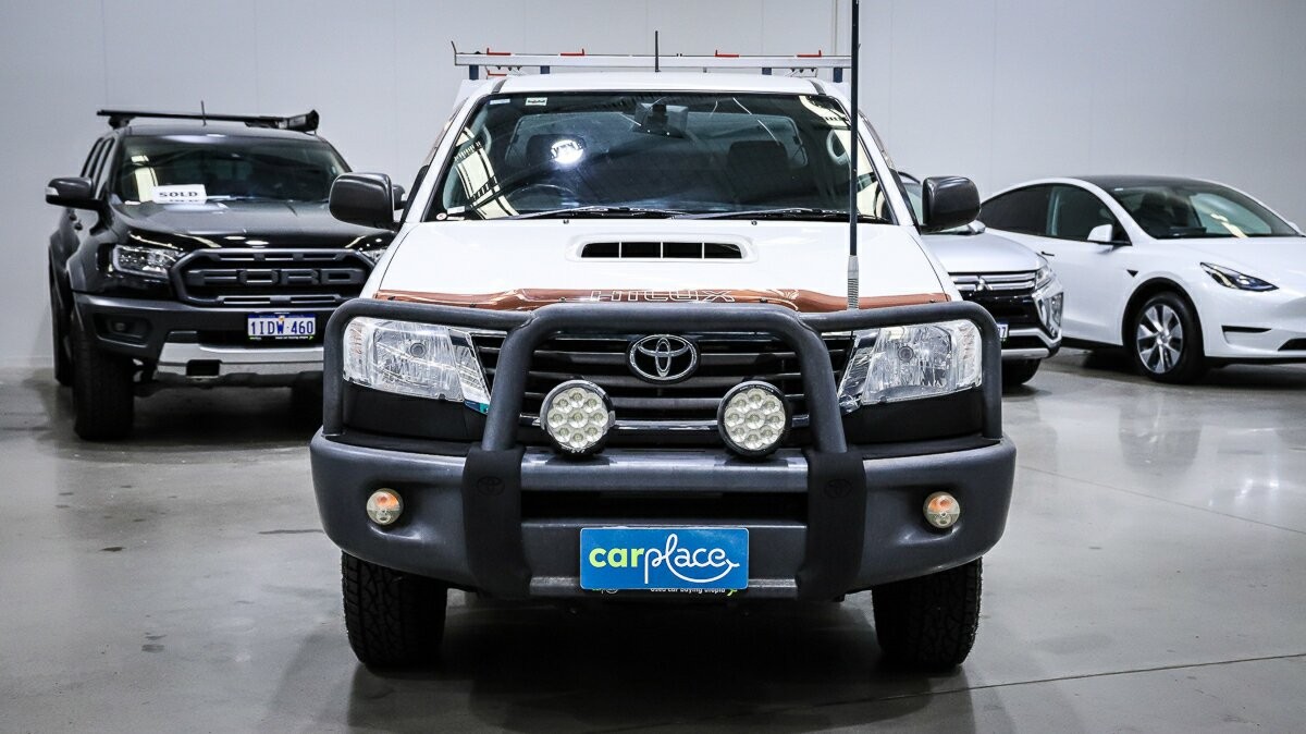 Toyota Hilux image 2