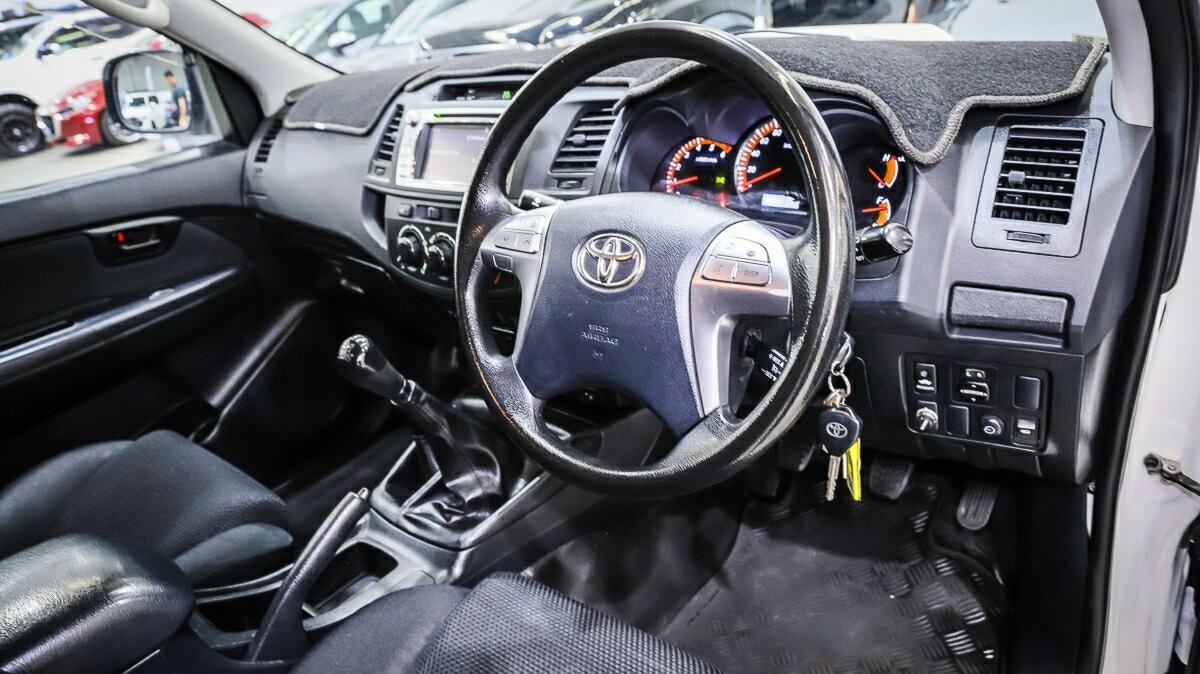 Toyota Hilux image 4