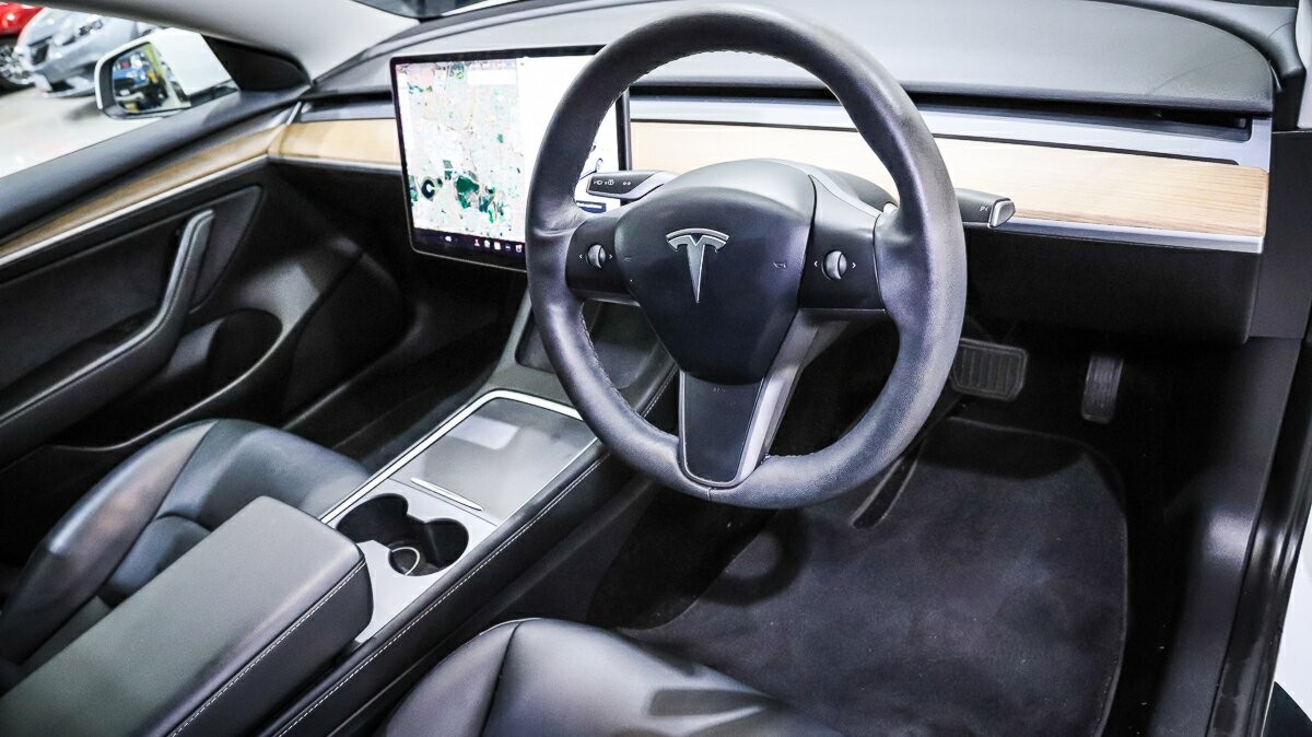Tesla Model 3 image 4
