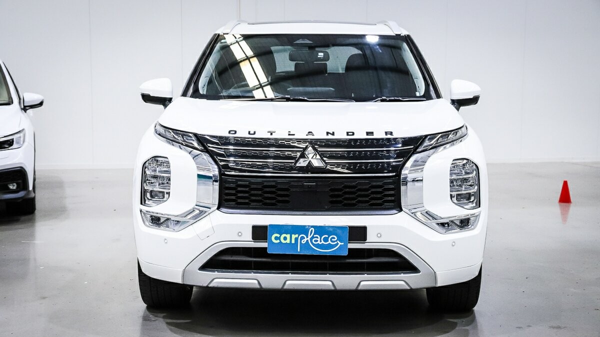 Mitsubishi Outlander image 2