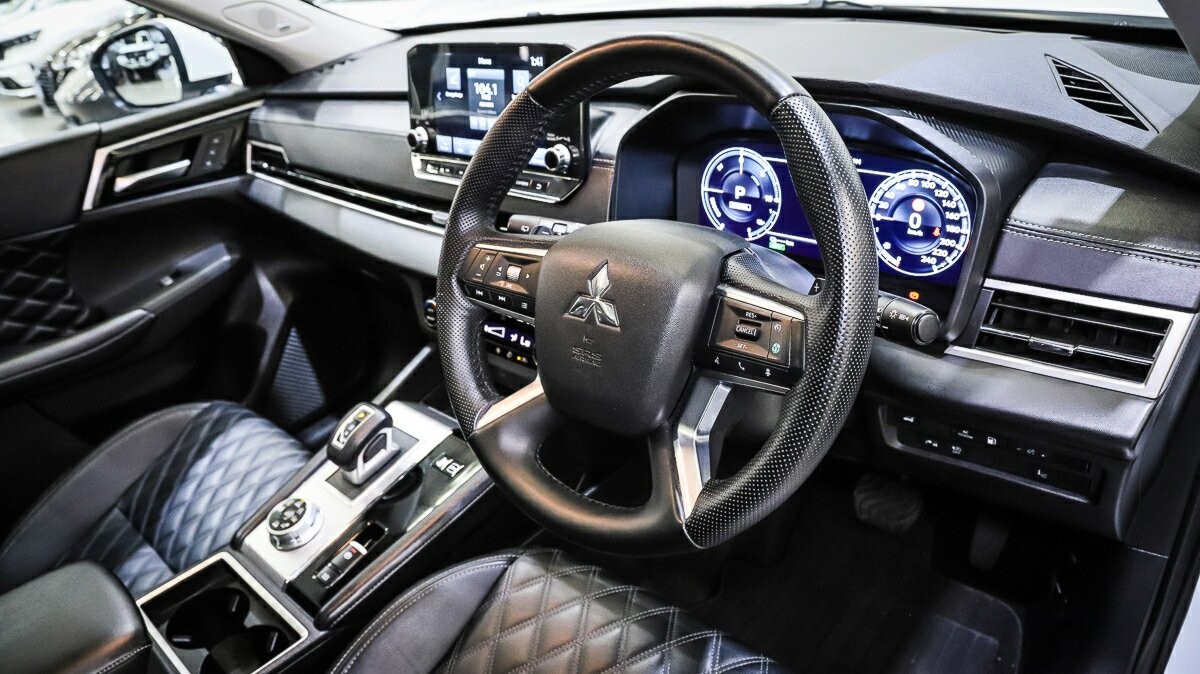 Mitsubishi Outlander image 4