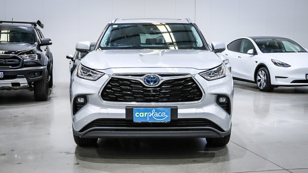 Toyota Kluger image 2