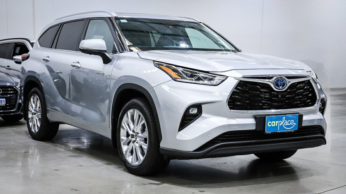 Toyota Kluger image 3