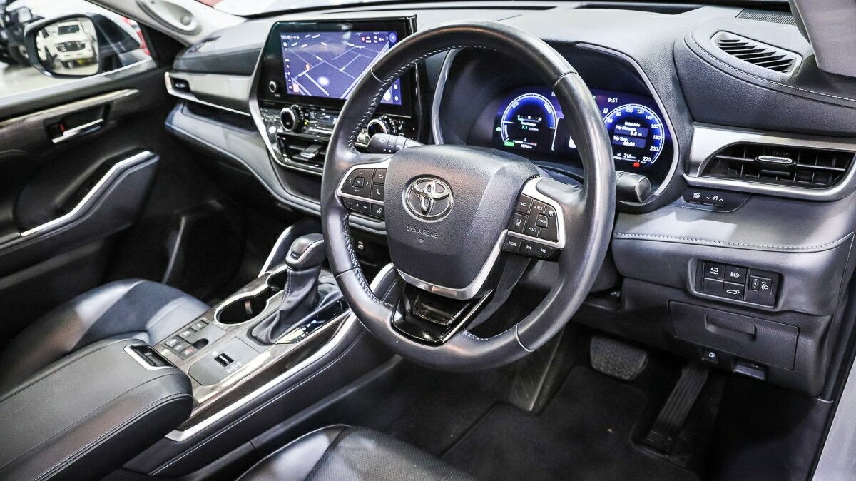 Toyota Kluger image 4