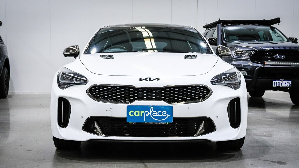 Kia Stinger image 2