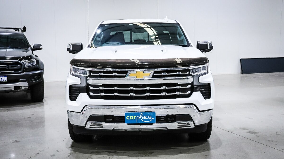 Chevrolet Silverado image 2