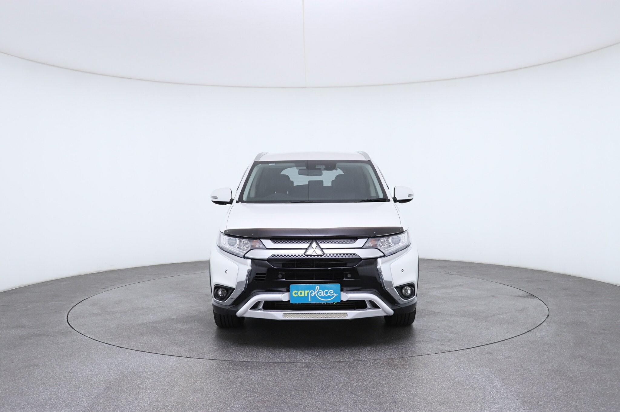 Mitsubishi Outlander image 2