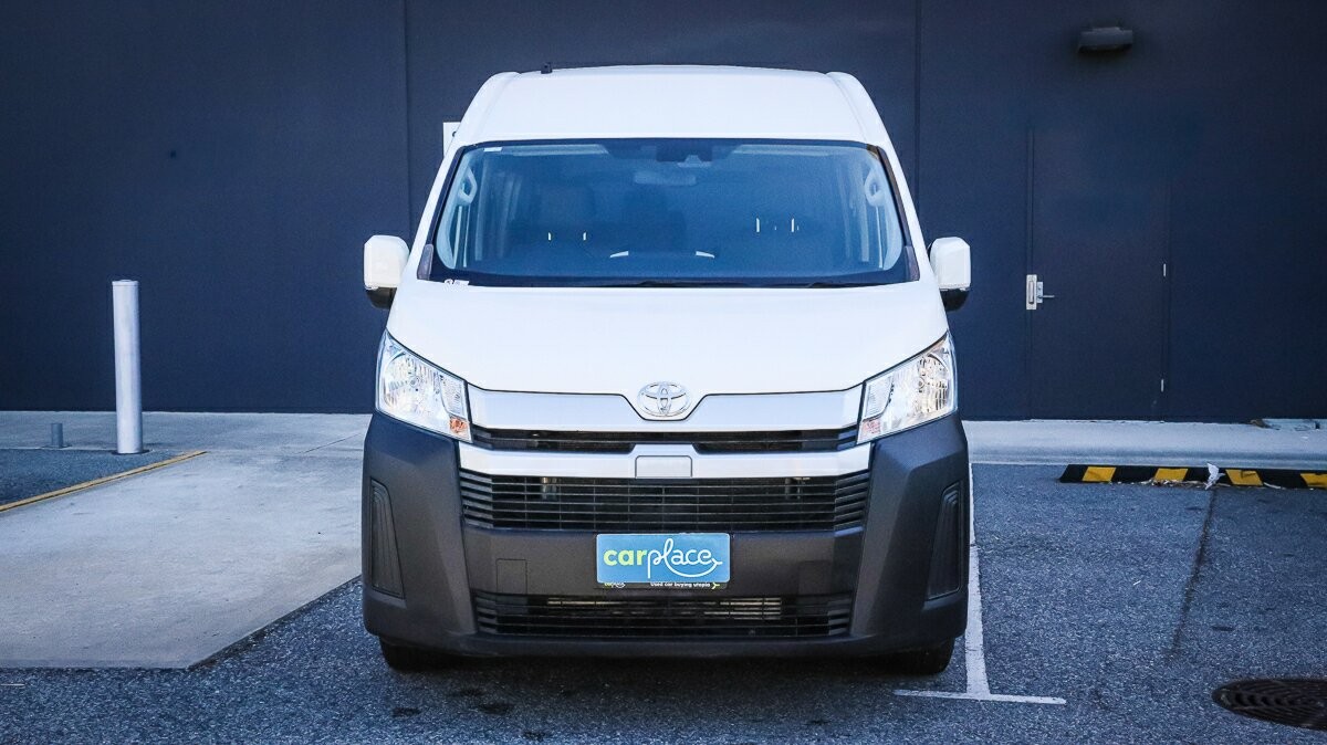 Toyota Hiace image 2
