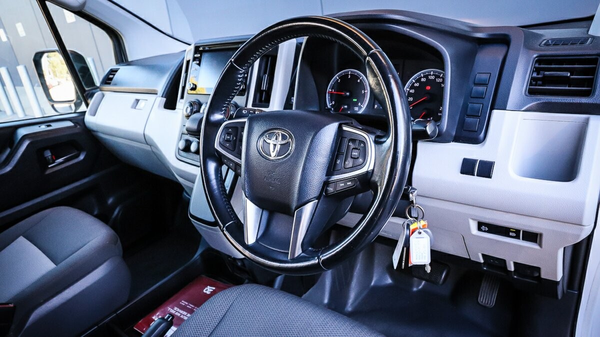 Toyota Hiace image 4