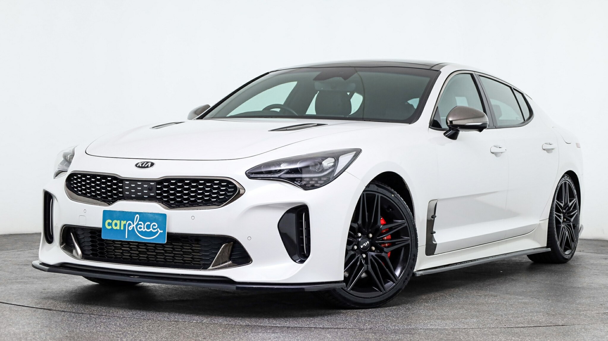 Kia Stinger image 1