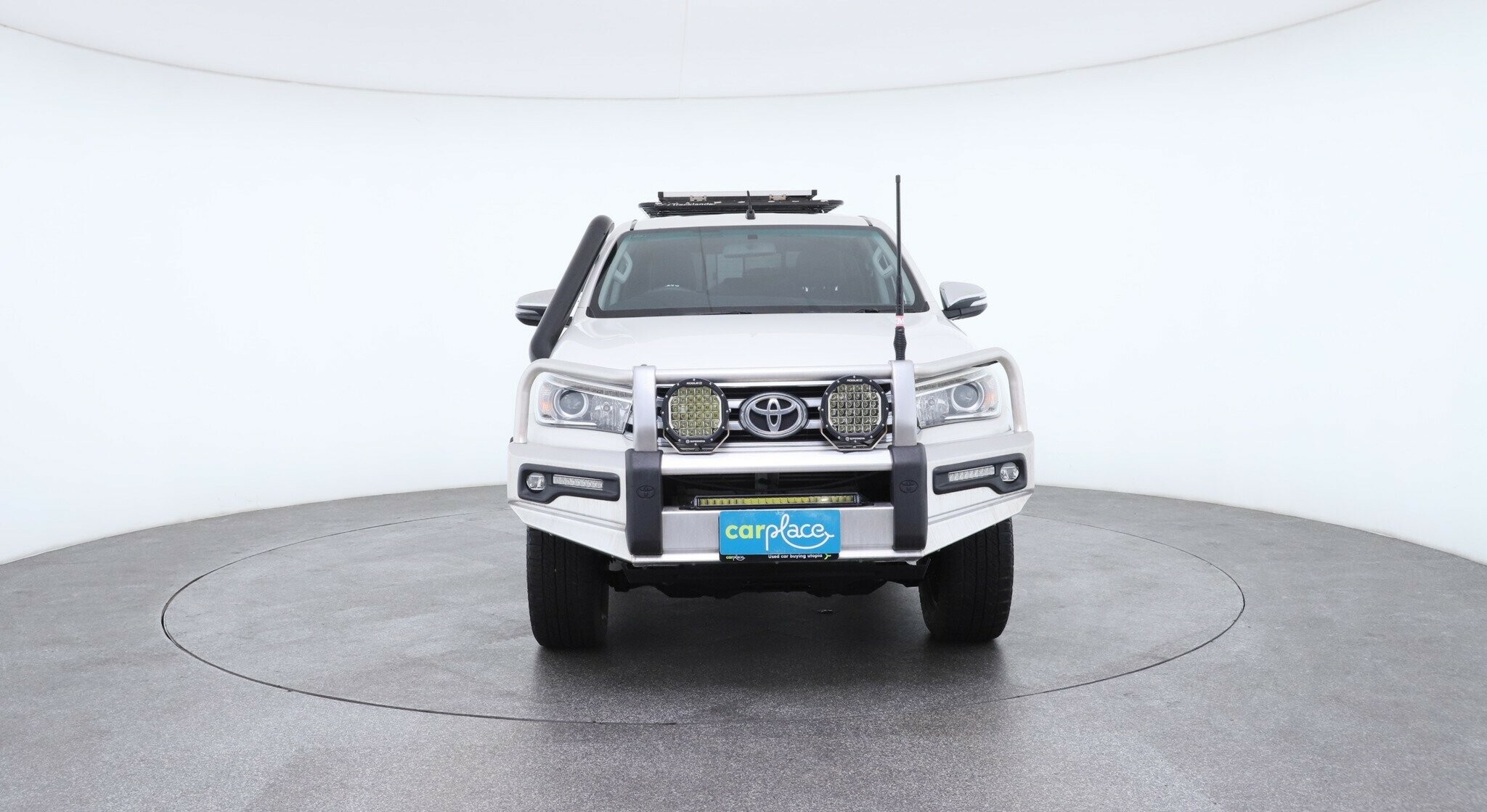 Toyota Hilux image 2