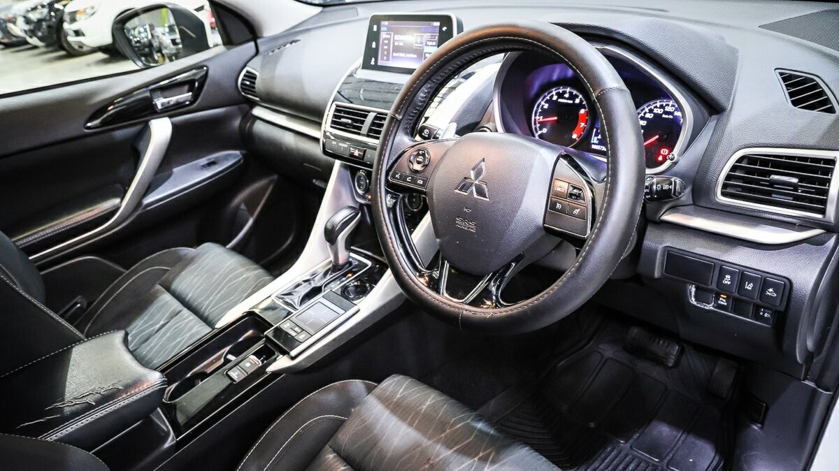 Mitsubishi Eclipse Cross image 4