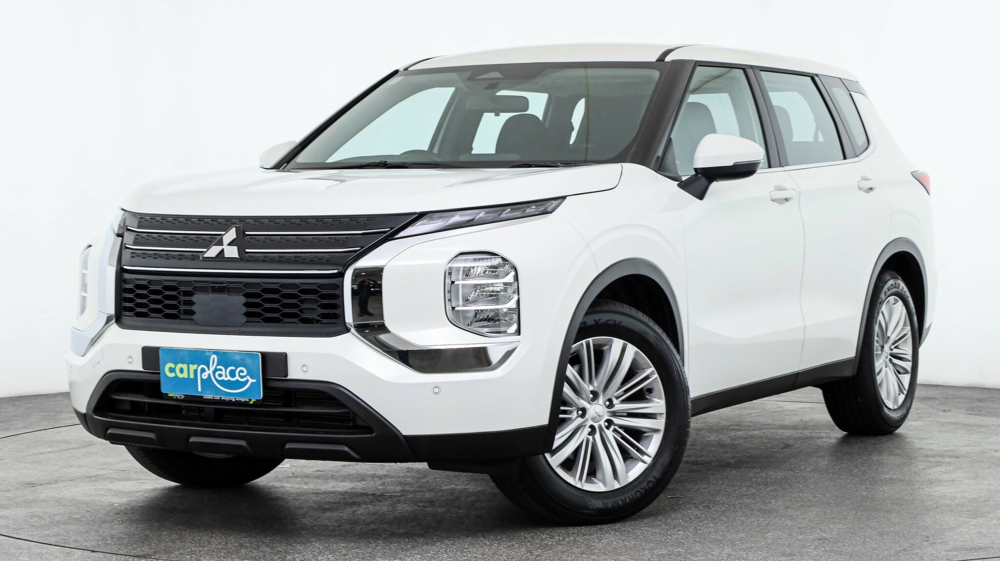 Mitsubishi Outlander image 1