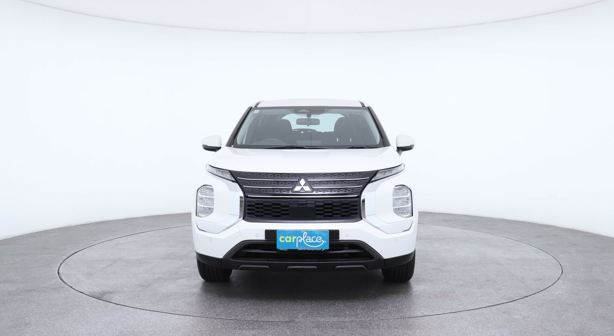Mitsubishi Outlander image 2