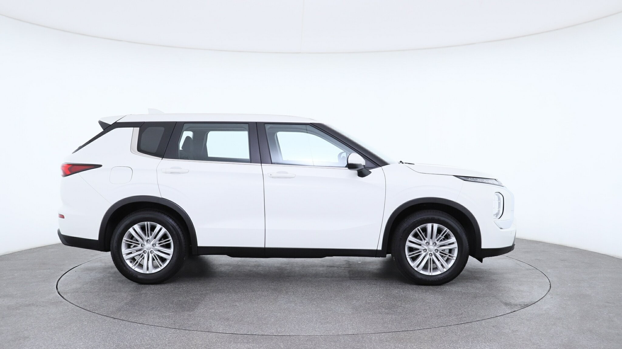 Mitsubishi Outlander image 4
