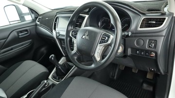 https://vehicle-cdn.autoleague.cloud/3881_1105553_6.jpg