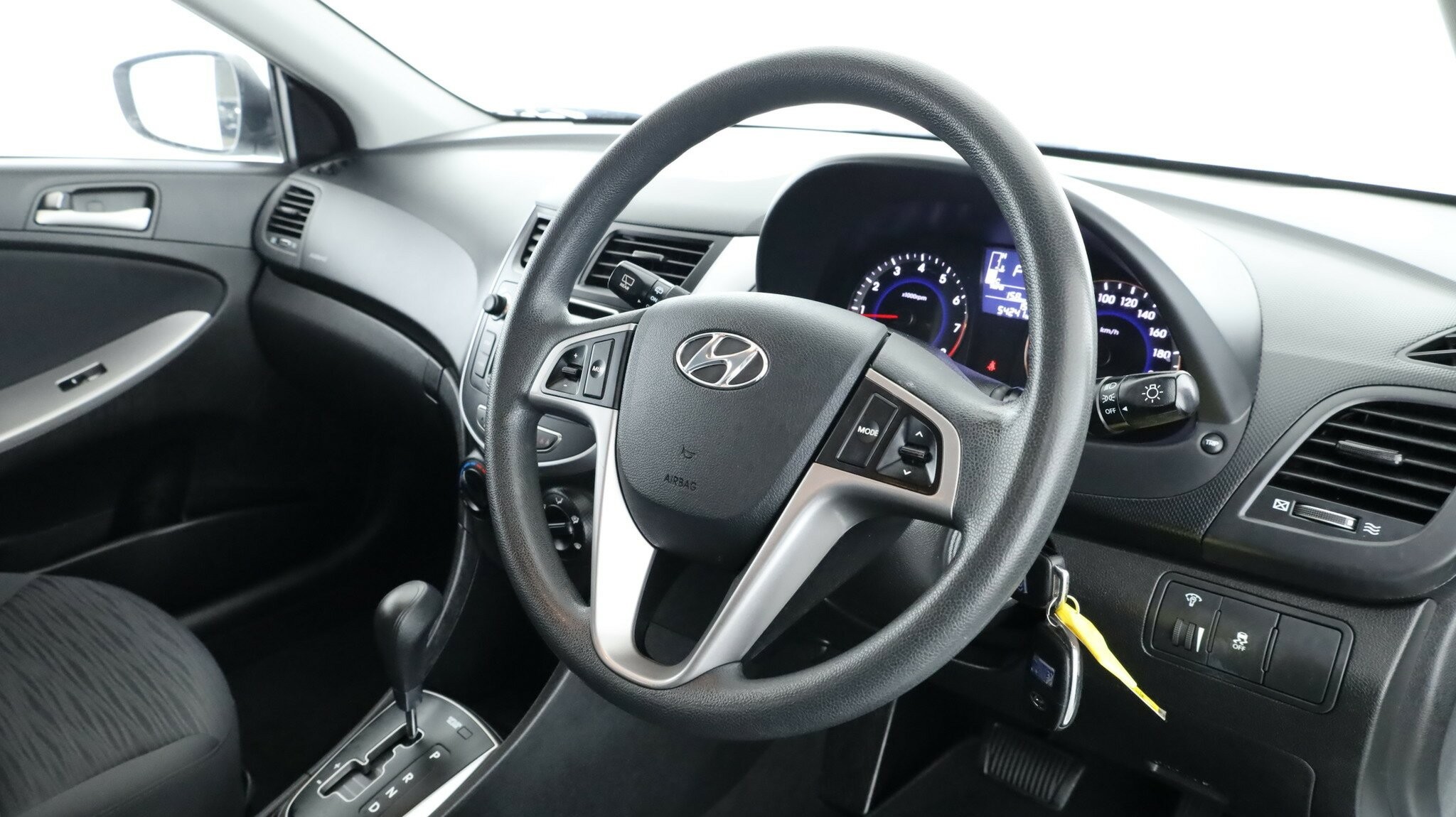 Hyundai Accent image 4