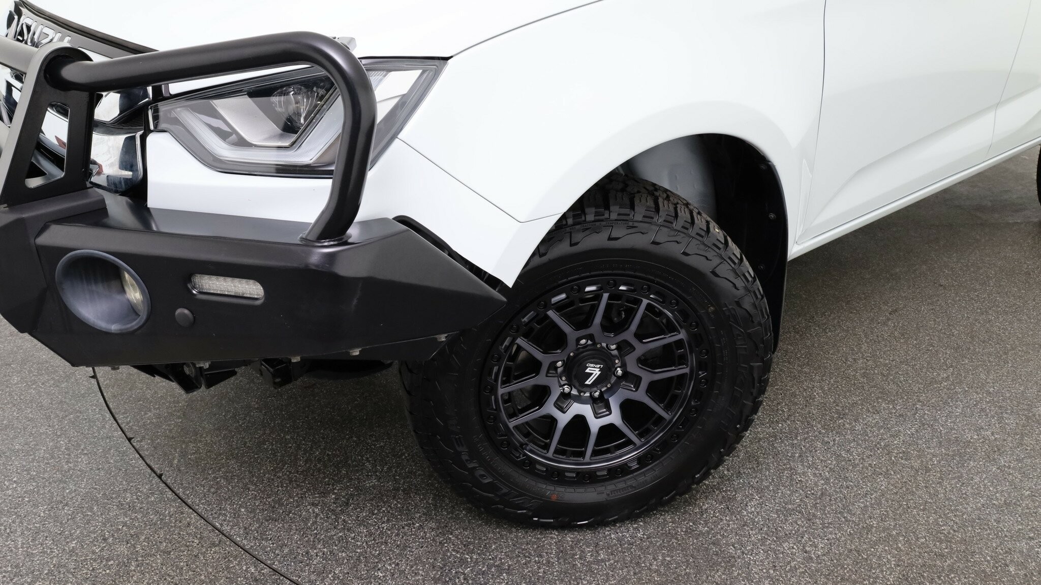 Isuzu D-max image 3