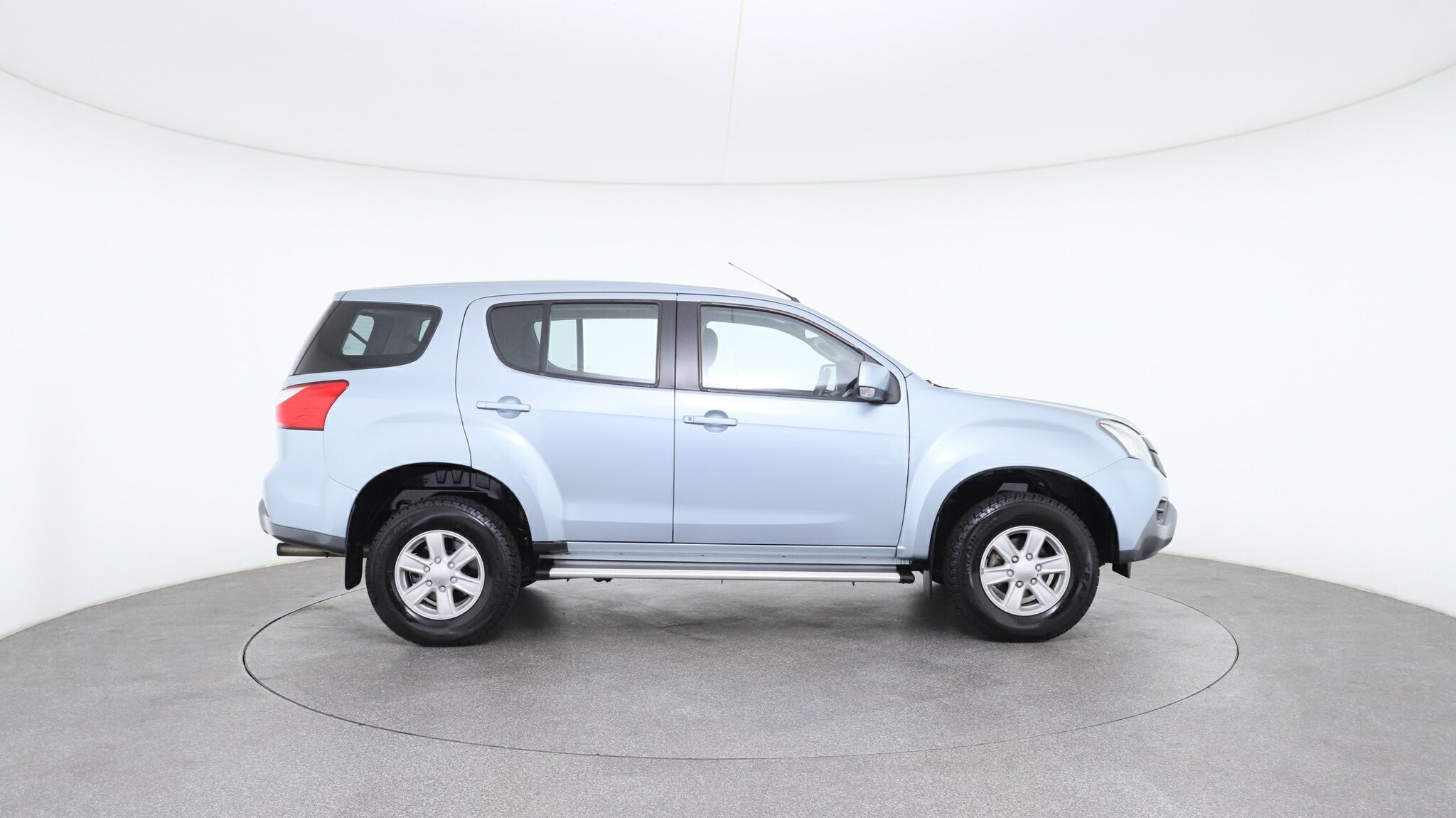 Isuzu Mu-x image 4