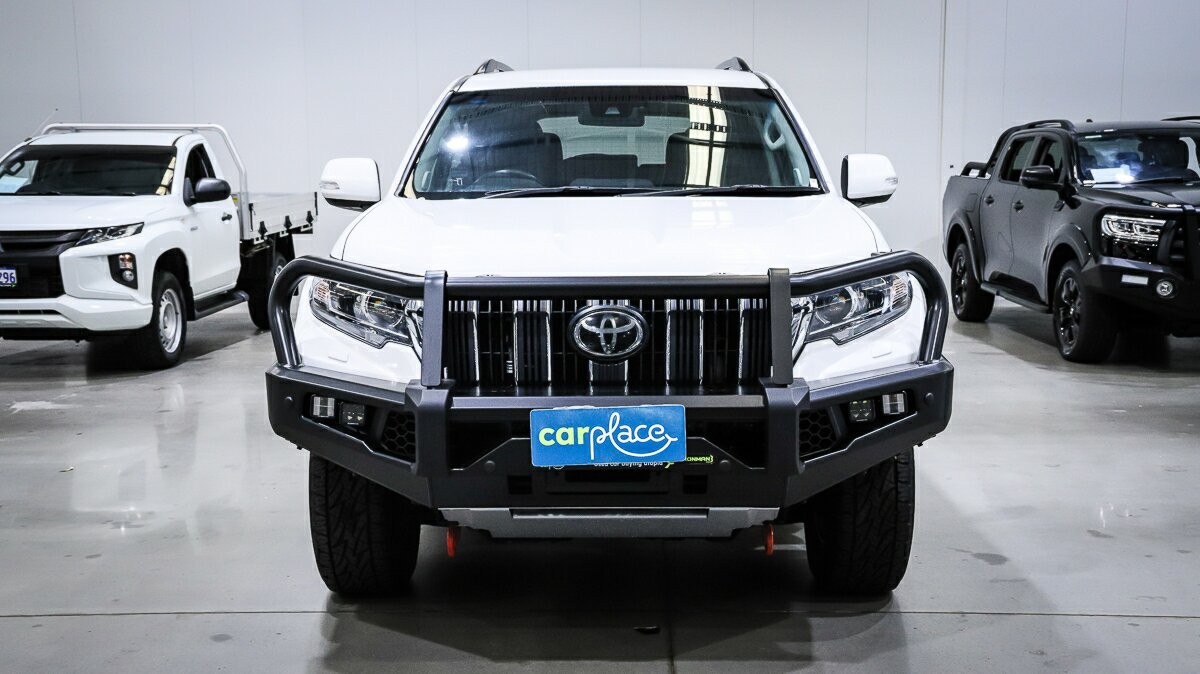 Toyota Landcruiser Prado image 2