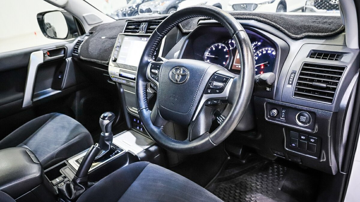 Toyota Landcruiser Prado image 4
