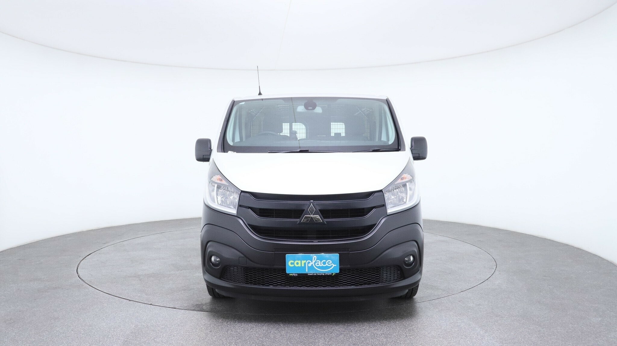 Mitsubishi Express image 2