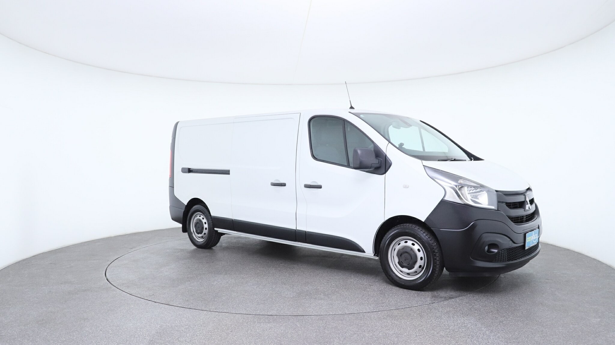 Mitsubishi Express image 3