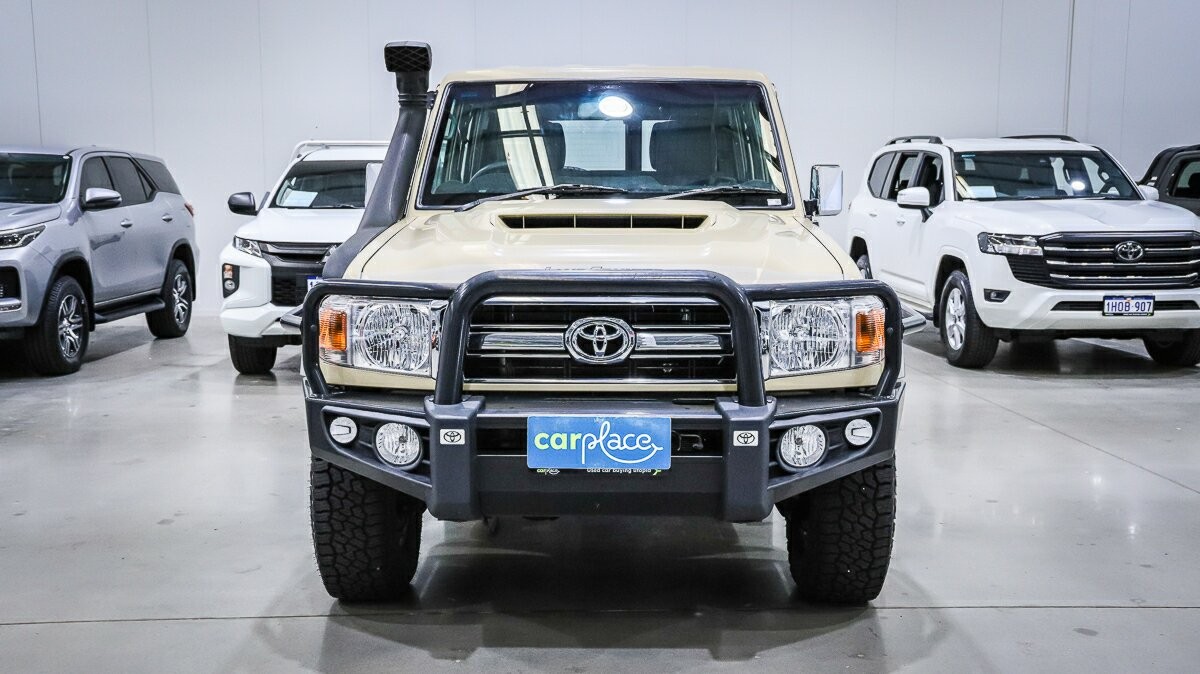 Toyota Landcruiser image 2