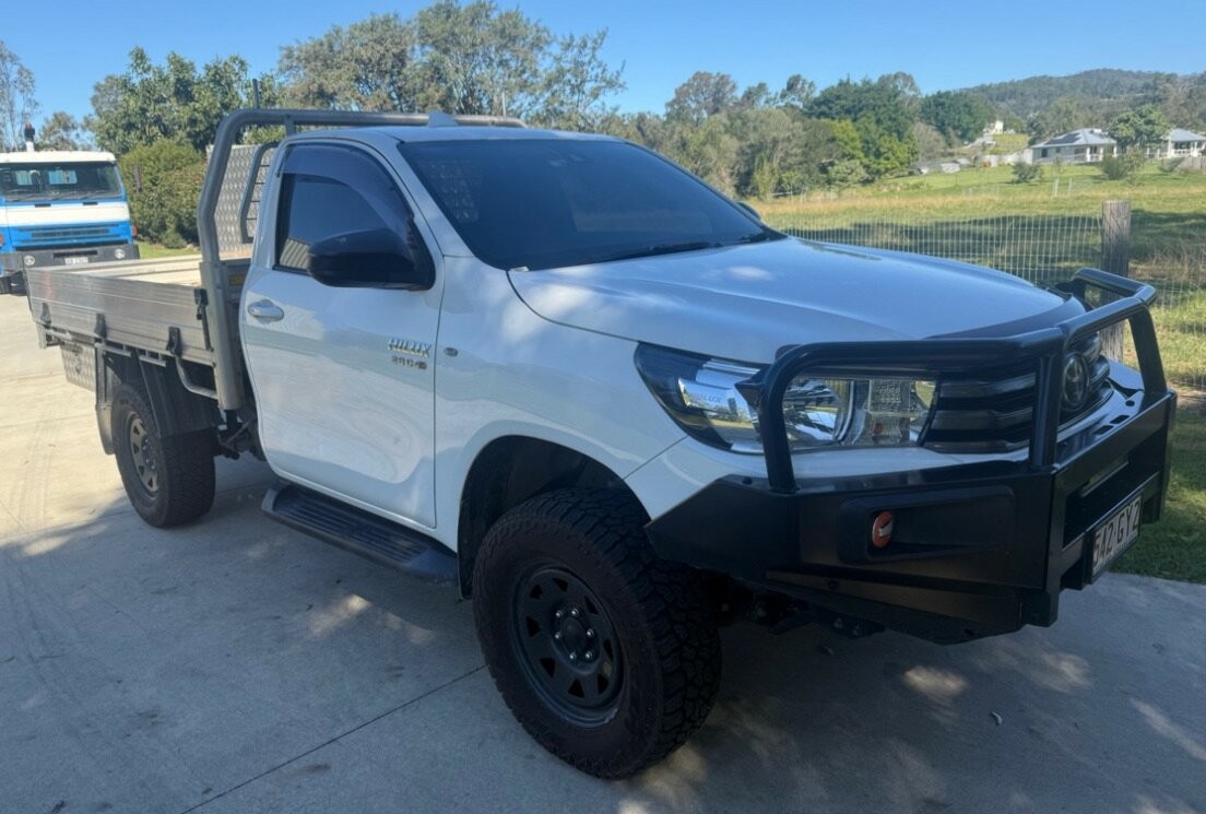 Toyota Hilux image 1
