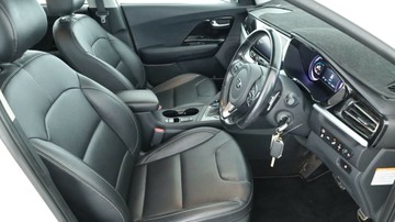 https://vehicle-cdn.autoleague.cloud/3881_1105703_7.jpg