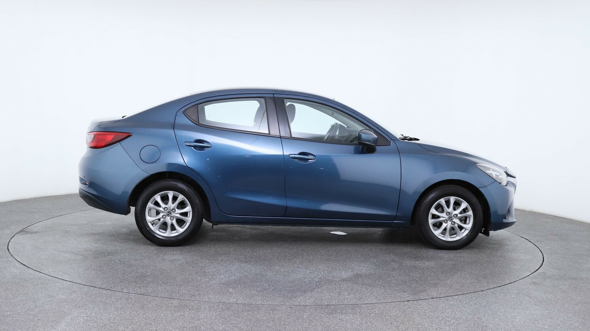 Mazda 2 image 4
