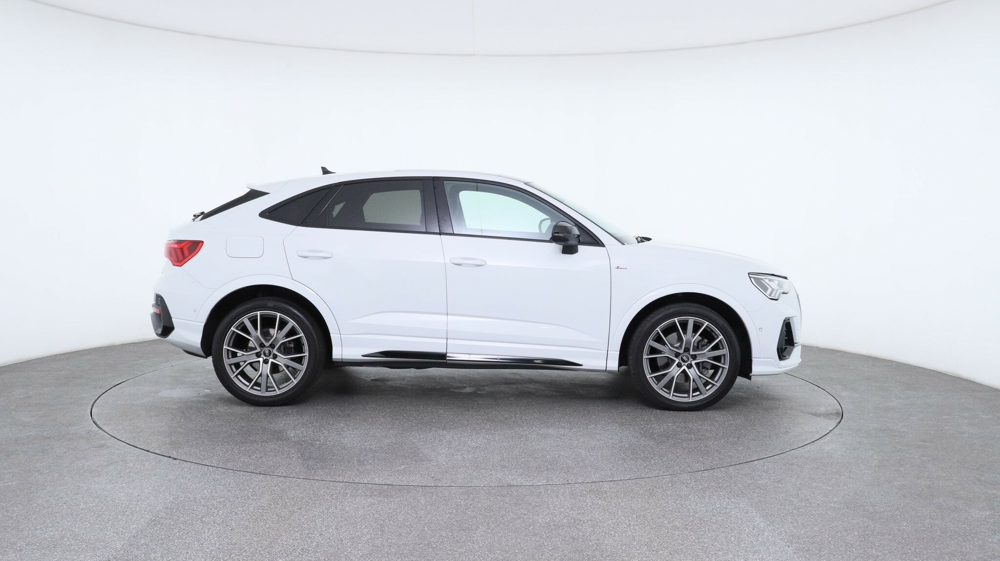 Audi Q3 image 4