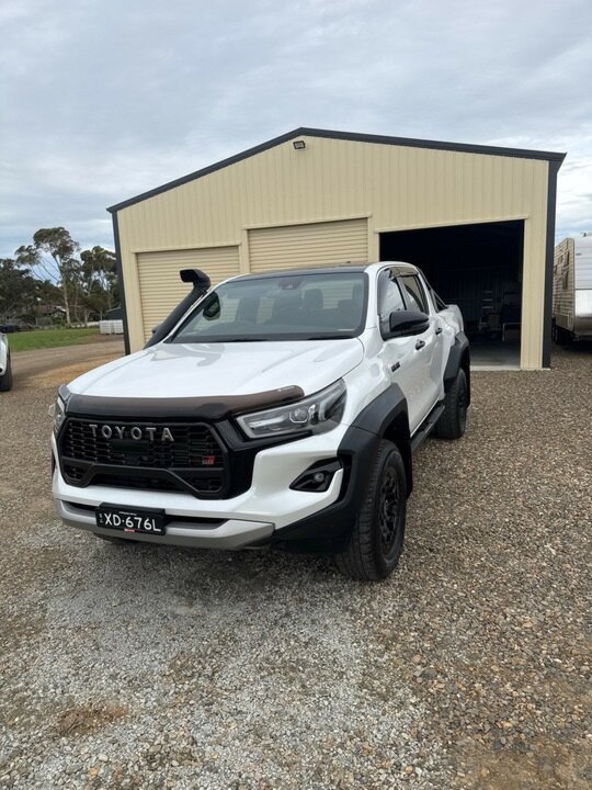 Toyota Hilux image 1