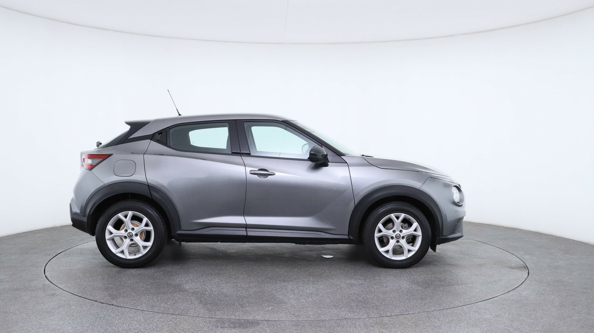 Nissan Juke image 4
