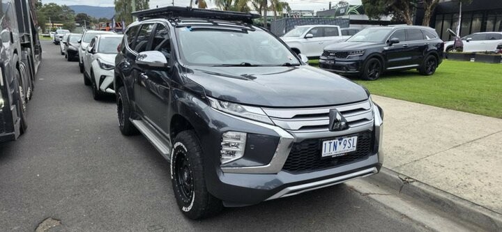 Mitsubishi Pajero Sport image 1