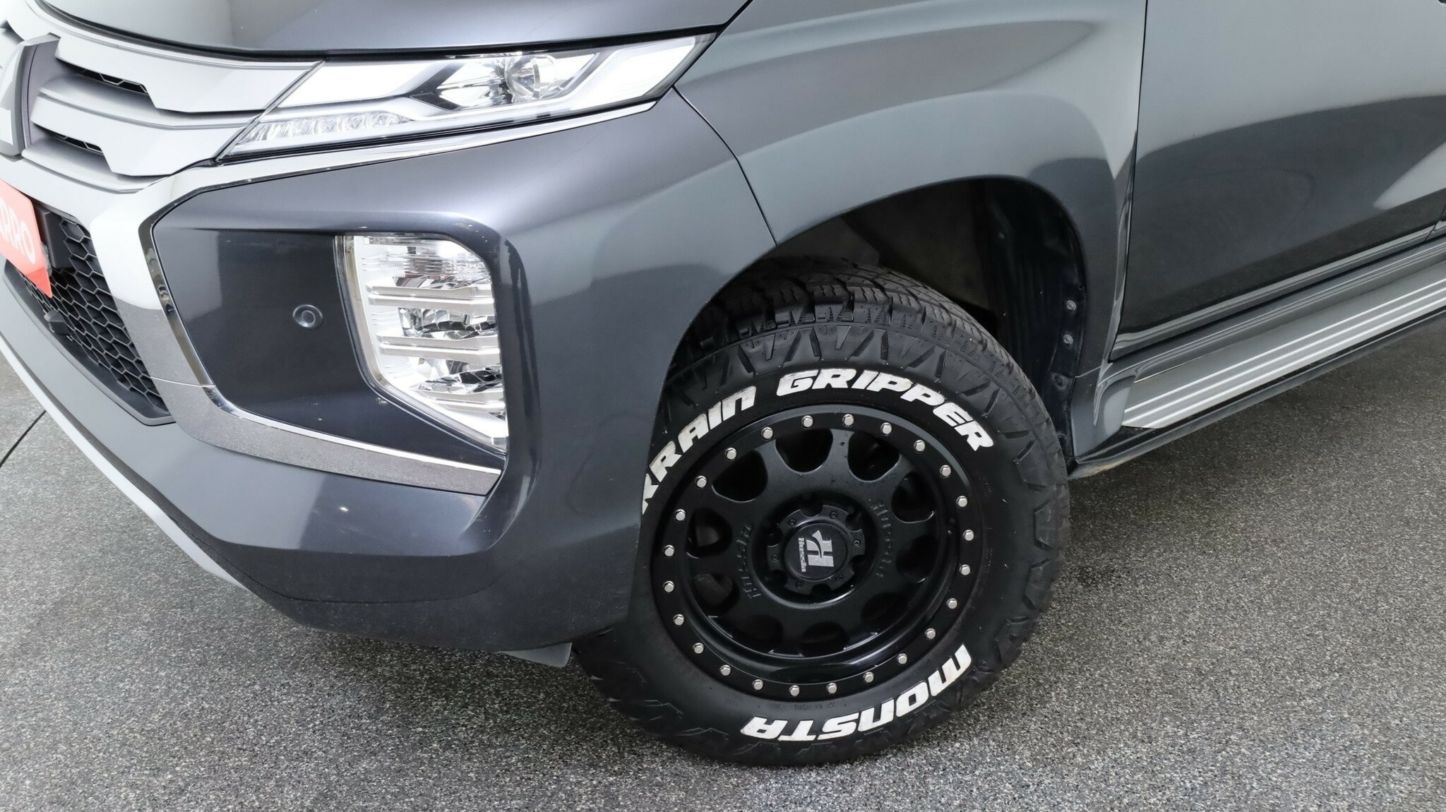 Mitsubishi Pajero Sport image 3