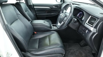 https://vehicle-cdn.autoleague.cloud/3881_1105775_7.jpg