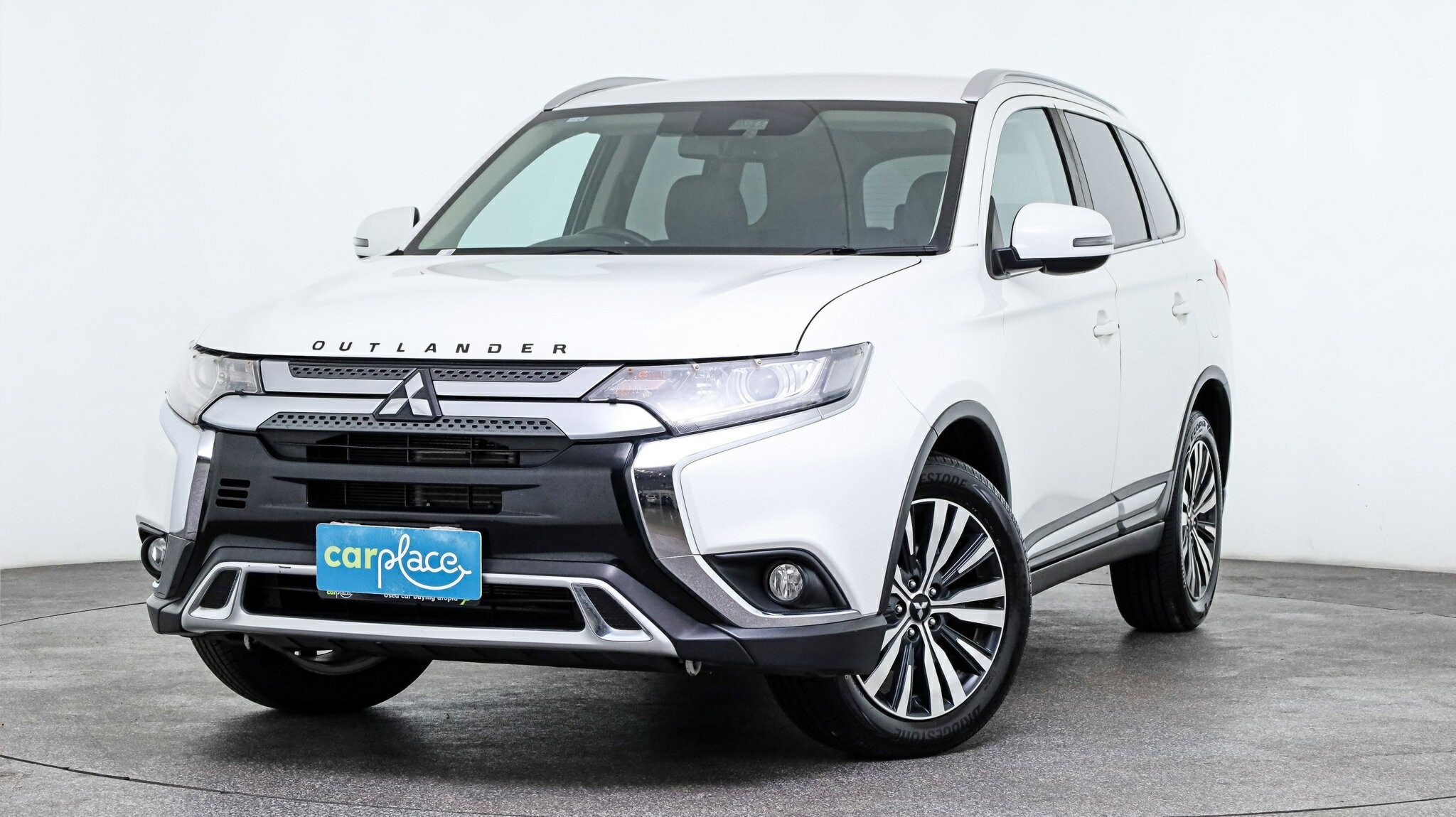 Mitsubishi Outlander image 2
