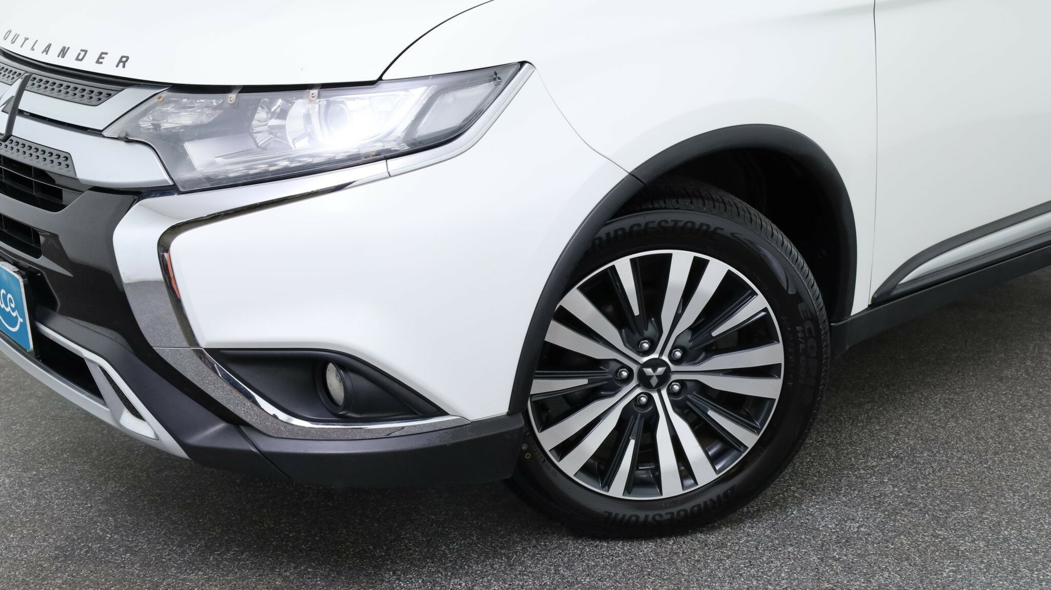 Mitsubishi Outlander image 3