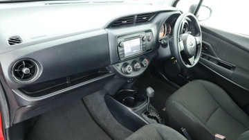 https://vehicle-cdn.autoleague.cloud/3881_1105819_22.jpg