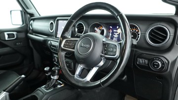https://vehicle-cdn.autoleague.cloud/3881_1105870_15.jpg
