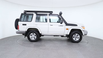 https://vehicle-cdn.autoleague.cloud/3881_1105886_5.jpg