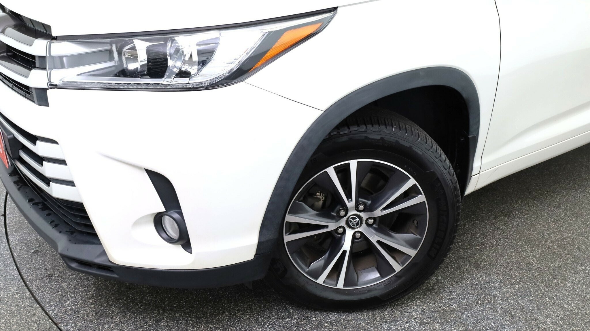 Toyota Kluger image 3