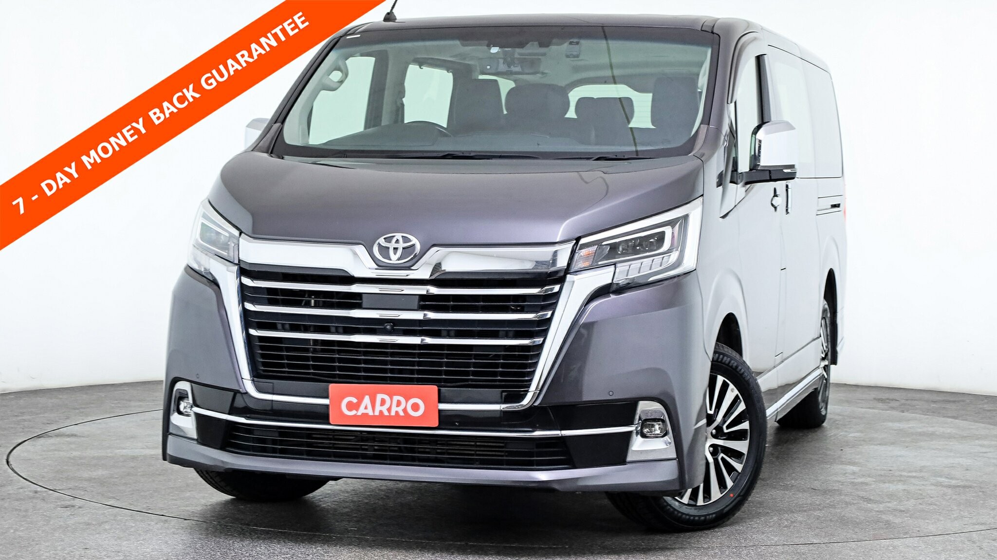 Toyota Granvia image 1