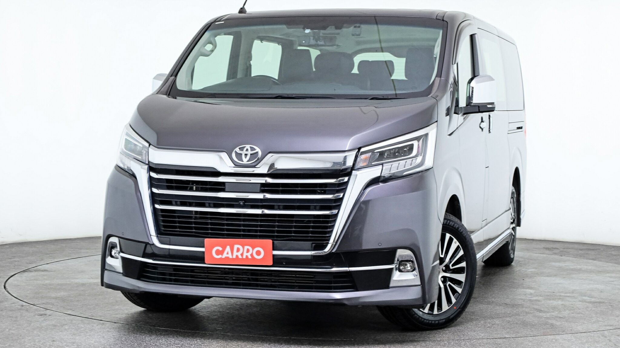 Toyota Granvia image 2