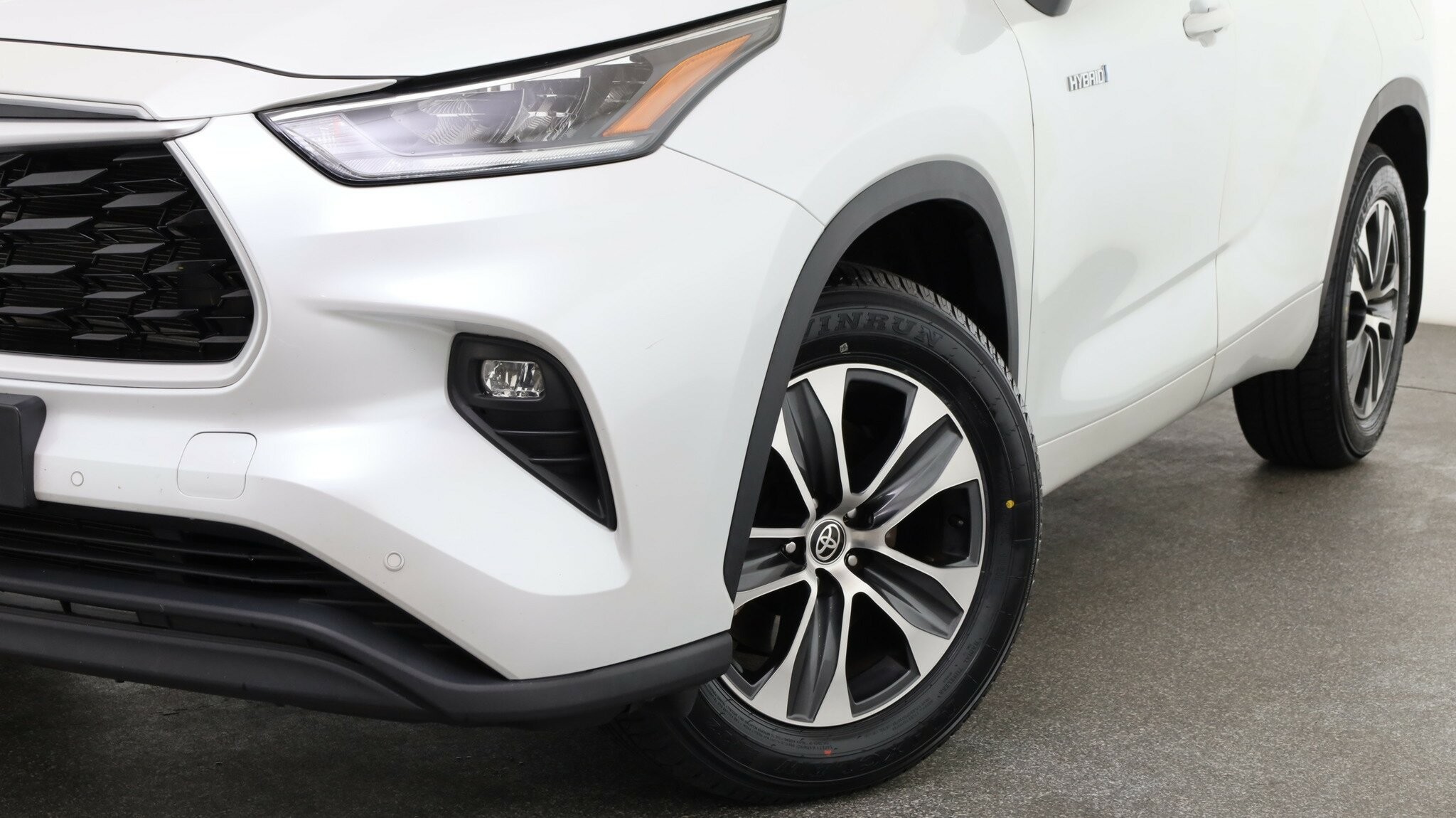 Toyota Kluger image 3