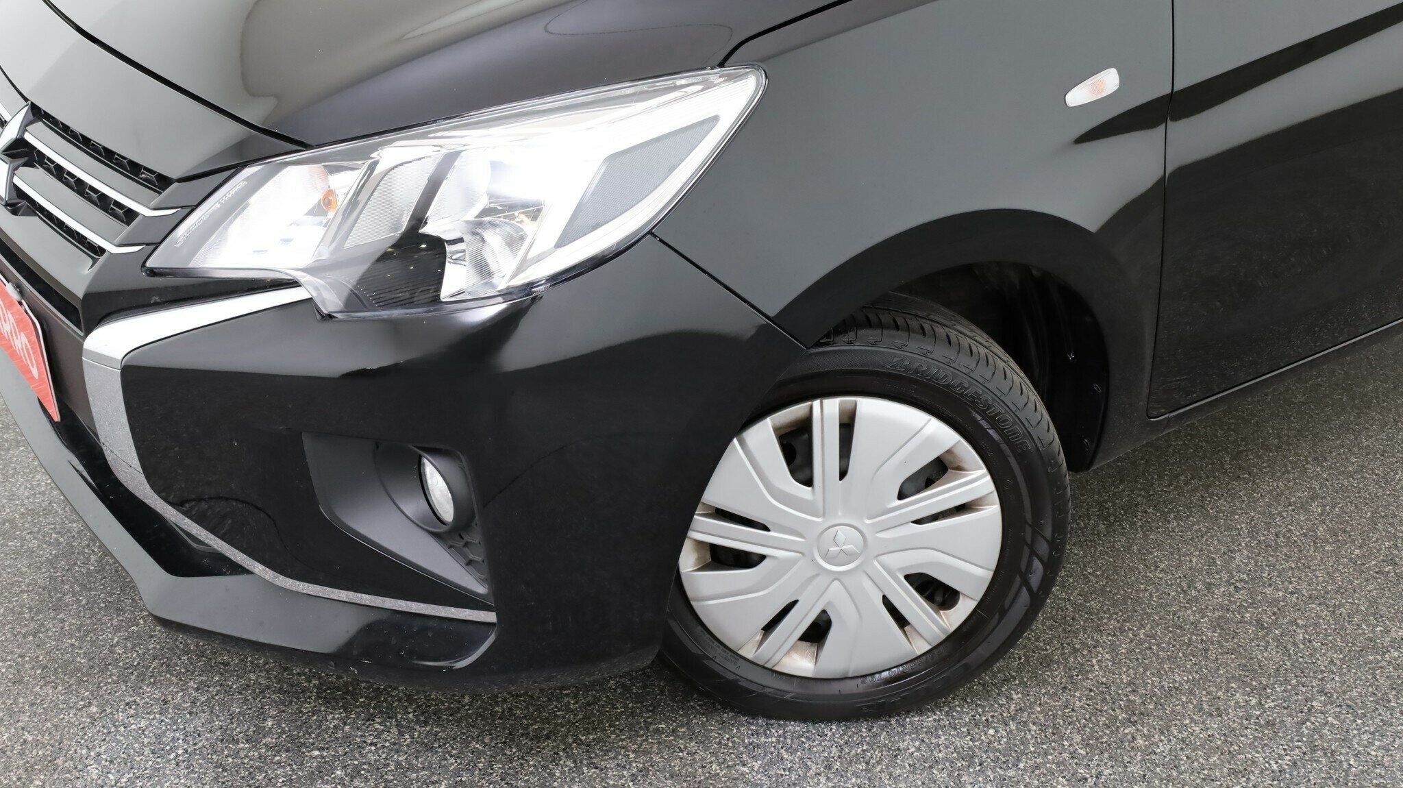 Mitsubishi Mirage image 3